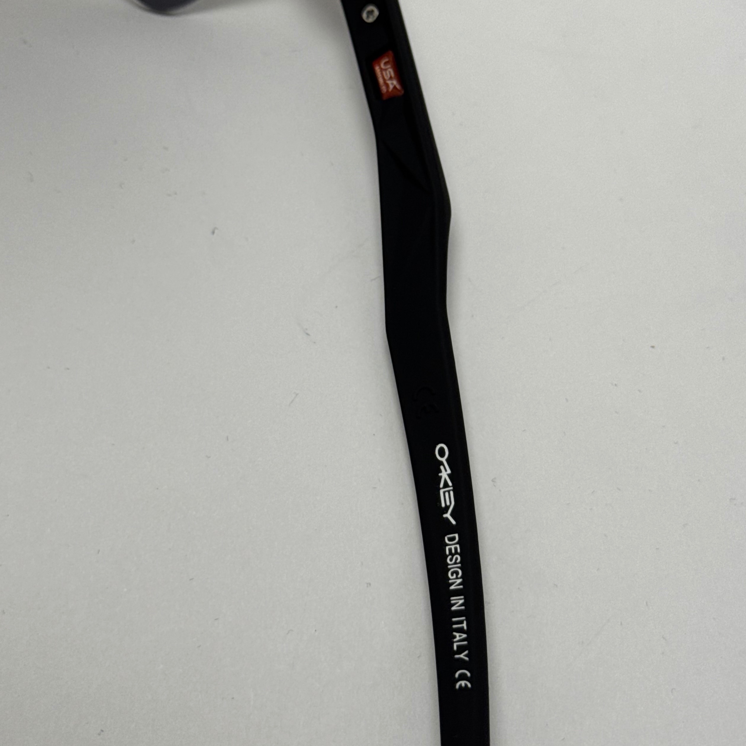 عینک آفتابی اسپرت اوکلی OAKLEY مدل SUTRO فریم مشکی عدسی آبی (ارسال رایگان)
