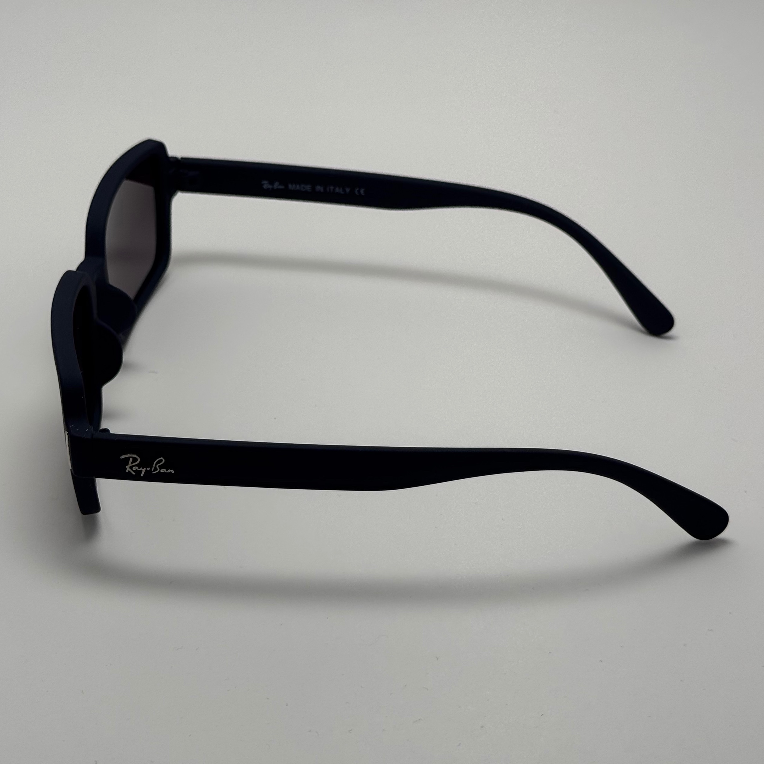 عینک آفتابی پلاریزه ریبن مستطیلی آبی پر رنگ کد rayban RB 2201 (ارسال رایگان)