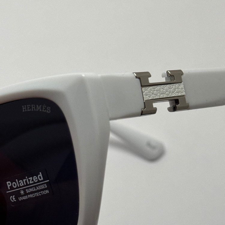 عینک آفتابی زنانه پلاریزه هرمس HERMES سفید کد p5223 به همراه کارو پارچه ای و دستمال (ارسال رایگان)