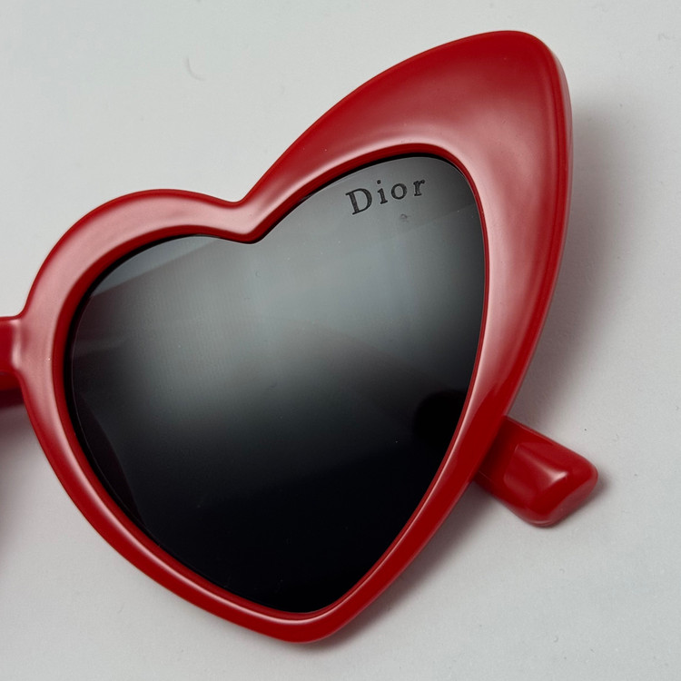 عینک آفتابی قلبی قرمز برند دیور DIOR (ارسال رایگان)