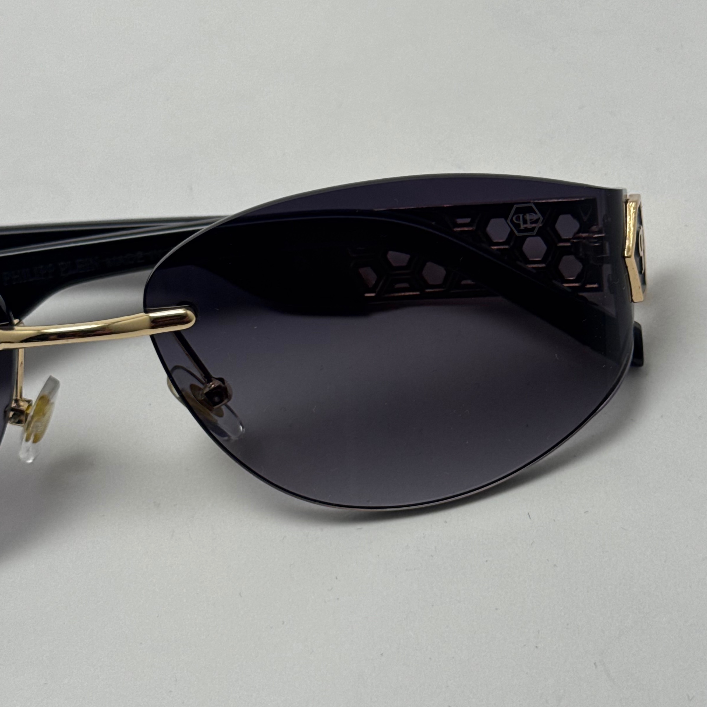 عینک آفتابی فیلیپ پلین Philip Plein مدل Luxury Shield فریم لس مشکی طلایی - لنز UV400 (ارسال رایگان)