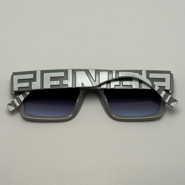 عینک آفتابی فندی FENDI طوسی کد 23087 - کیفیت مستر - لیمیتد ادیشن (ارسال رایگان)