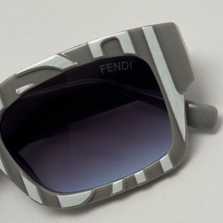 عینک آفتابی فندی FENDI طوسی کد 23087 - کیفیت مستر - لیمیتد ادیشن (ارسال رایگان)