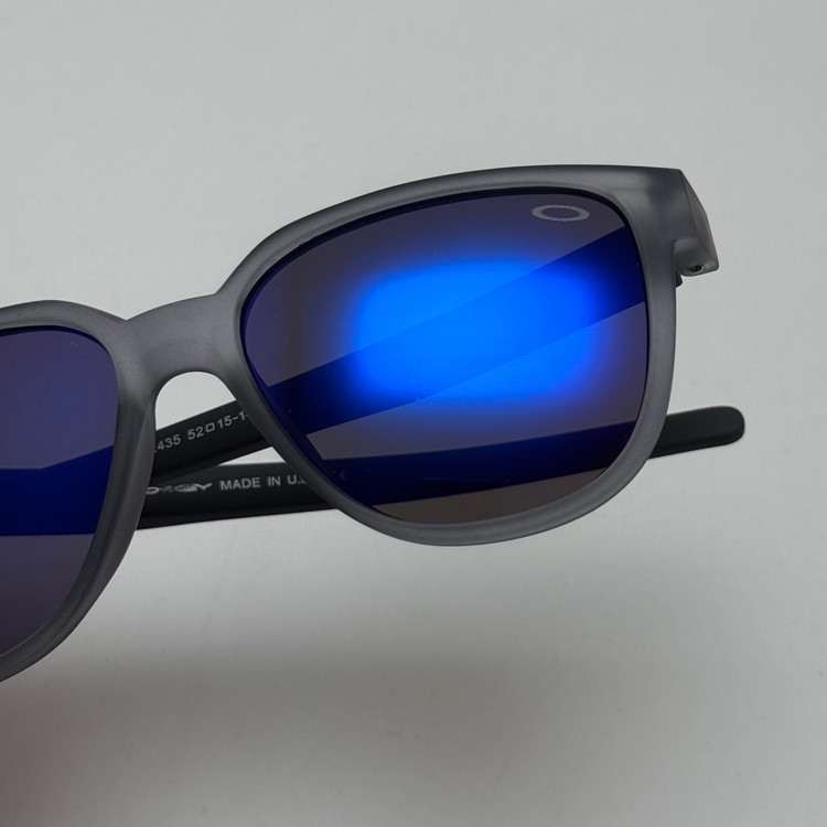 عینک آفتابی اوکلی سبک OAKLEY طوسی عدسی آبی آیینه ای کد 2435 (ارسال رایگان)