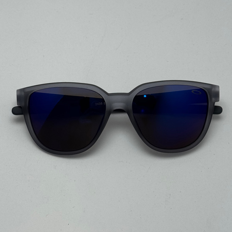 عینک آفتابی اوکلی سبک OAKLEY طوسی عدسی آبی آیینه ای کد 2435 (ارسال رایگان)