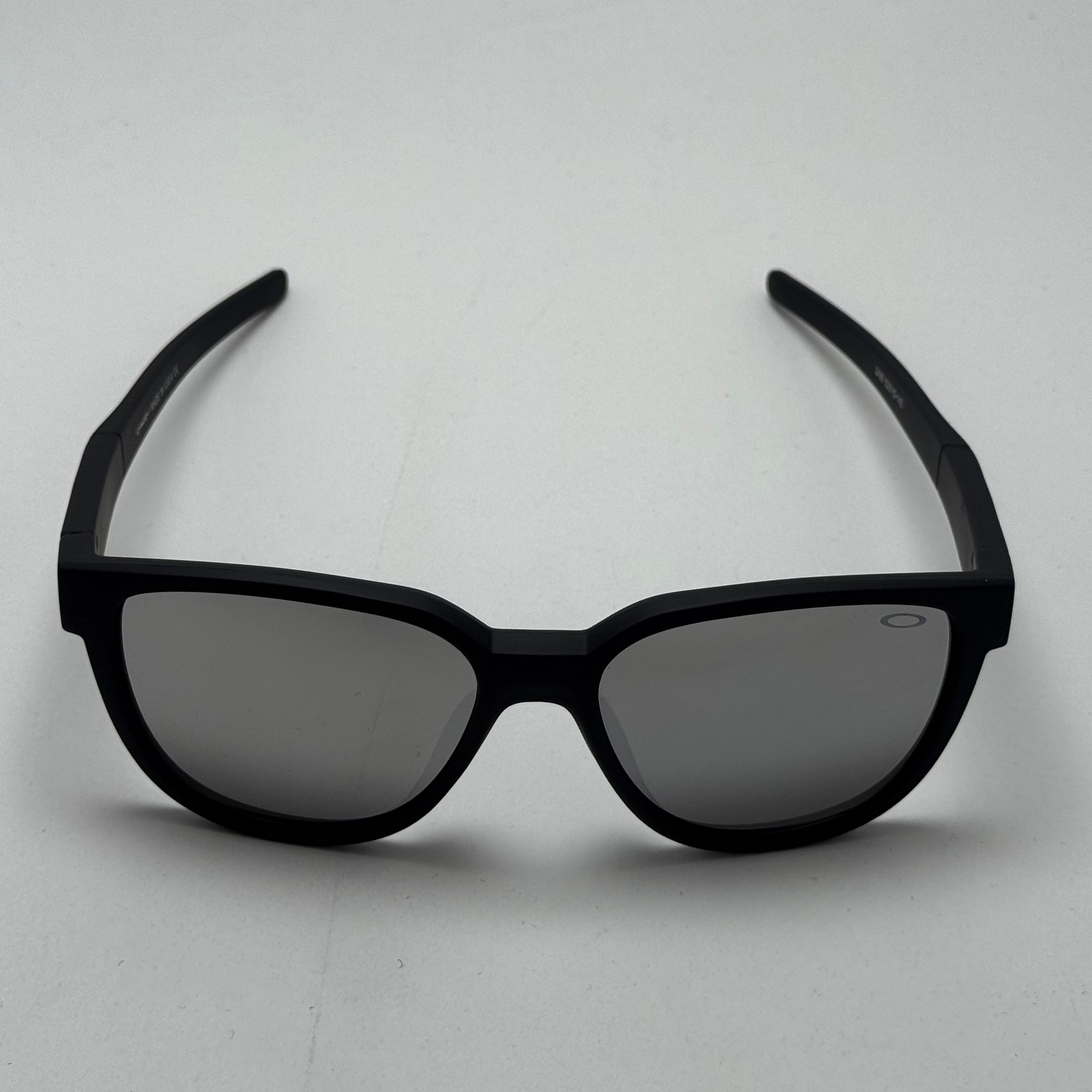 عینک آفتابی اوکلی سبک OAKLEY آمریکایی مشکی عدسی آیینه کد 2435 (ارسال رایگان)