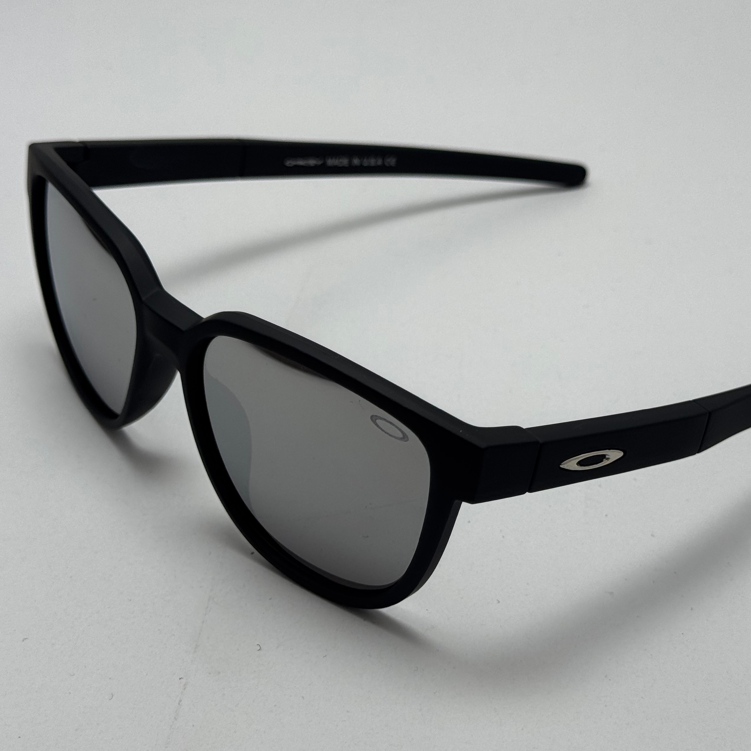 عینک آفتابی اوکلی سبک OAKLEY آمریکایی مشکی عدسی آیینه کد 2435 (ارسال رایگان)