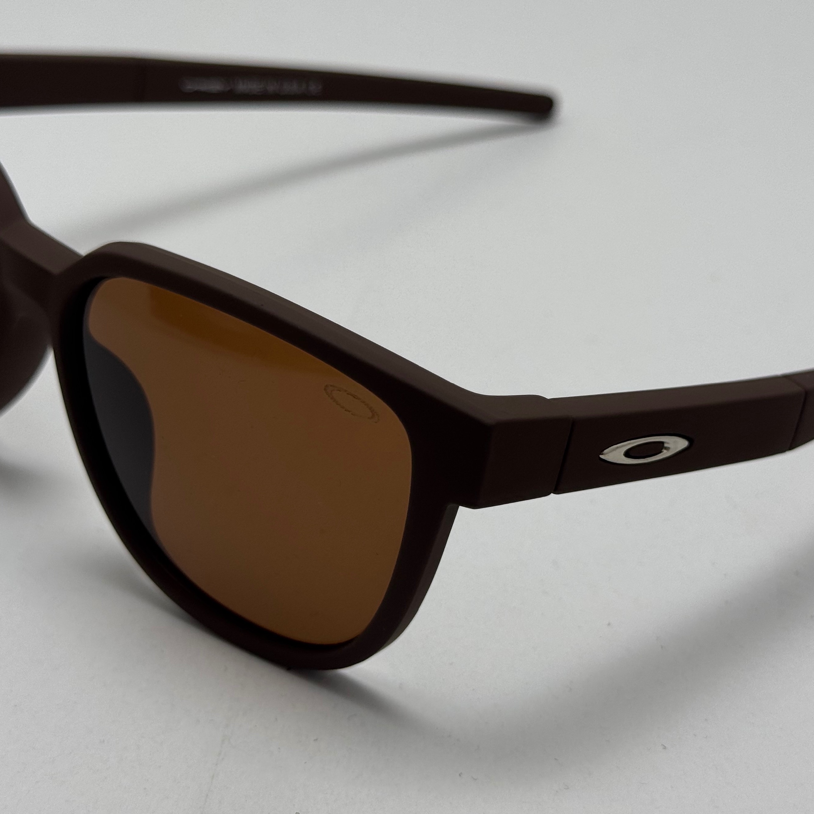 عینک آفتابی اوکلی سبک OAKLEY آمریکایی قهوه ای کد 2435 (ارسال رایگان)
