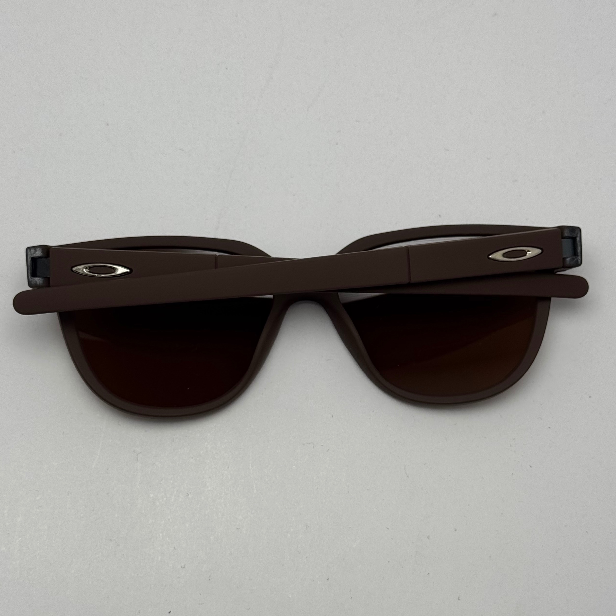 عینک آفتابی اوکلی سبک OAKLEY آمریکایی قهوه ای کد 2435 (ارسال رایگان)