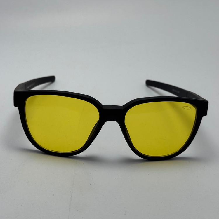 عینک آفتابی و شب اوکلی سبک OAKLEY زرد کد 2435 (ارسال رایگان)