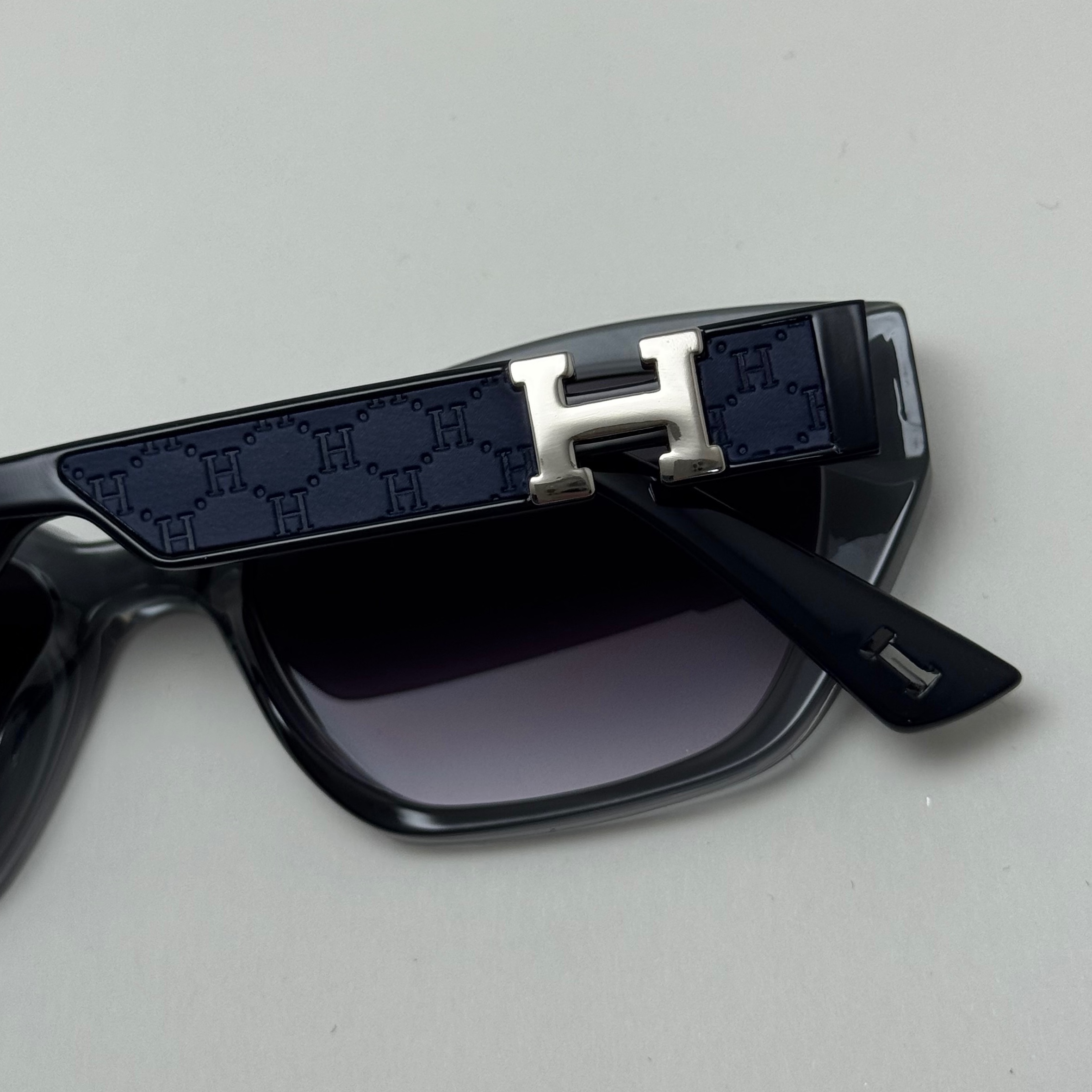 عینک آفتابی زنانه هرمس HERMES طوسی کد رفرنس 1211 - کیفیت مستر - لولا دوبل