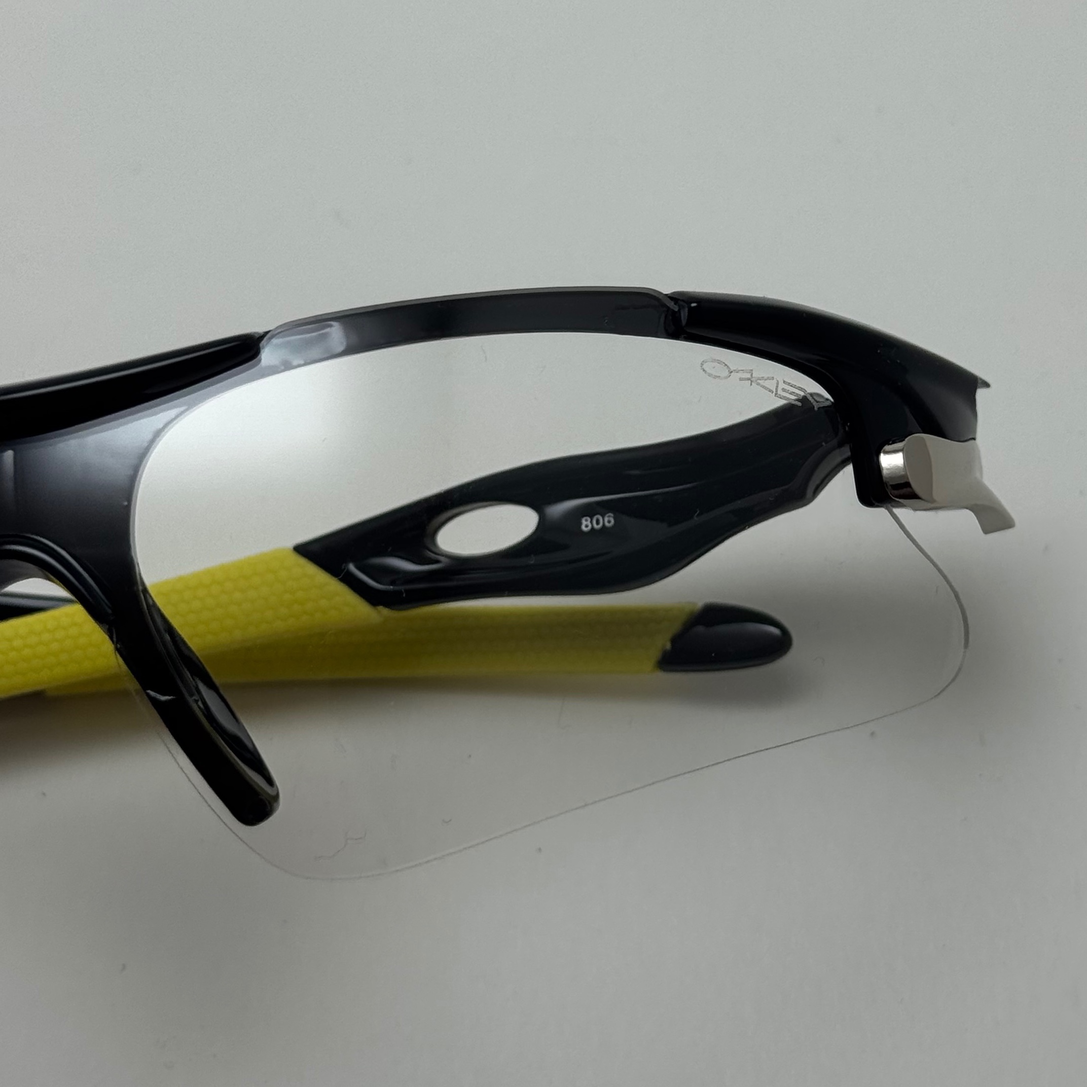 عینک شب اسپرت اوکلی Oakley مدلRadar عدسی بی رنگ فریم مشکی کد 806 - عینک طوفان - عینک شب