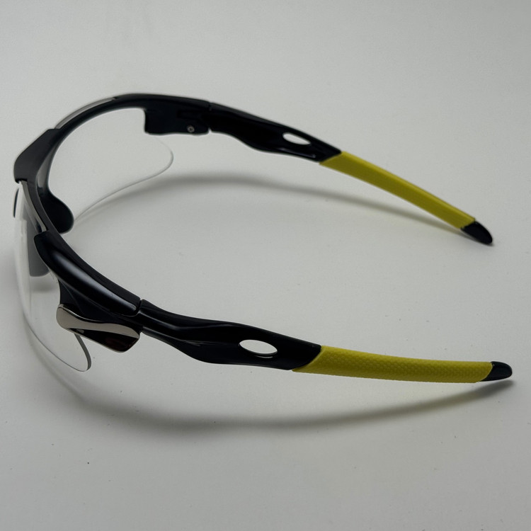 عینک شب اسپرت اوکلی Oakley مدلRadar عدسی بی رنگ فریم مشکی کد 806 - عینک طوفان - عینک شب