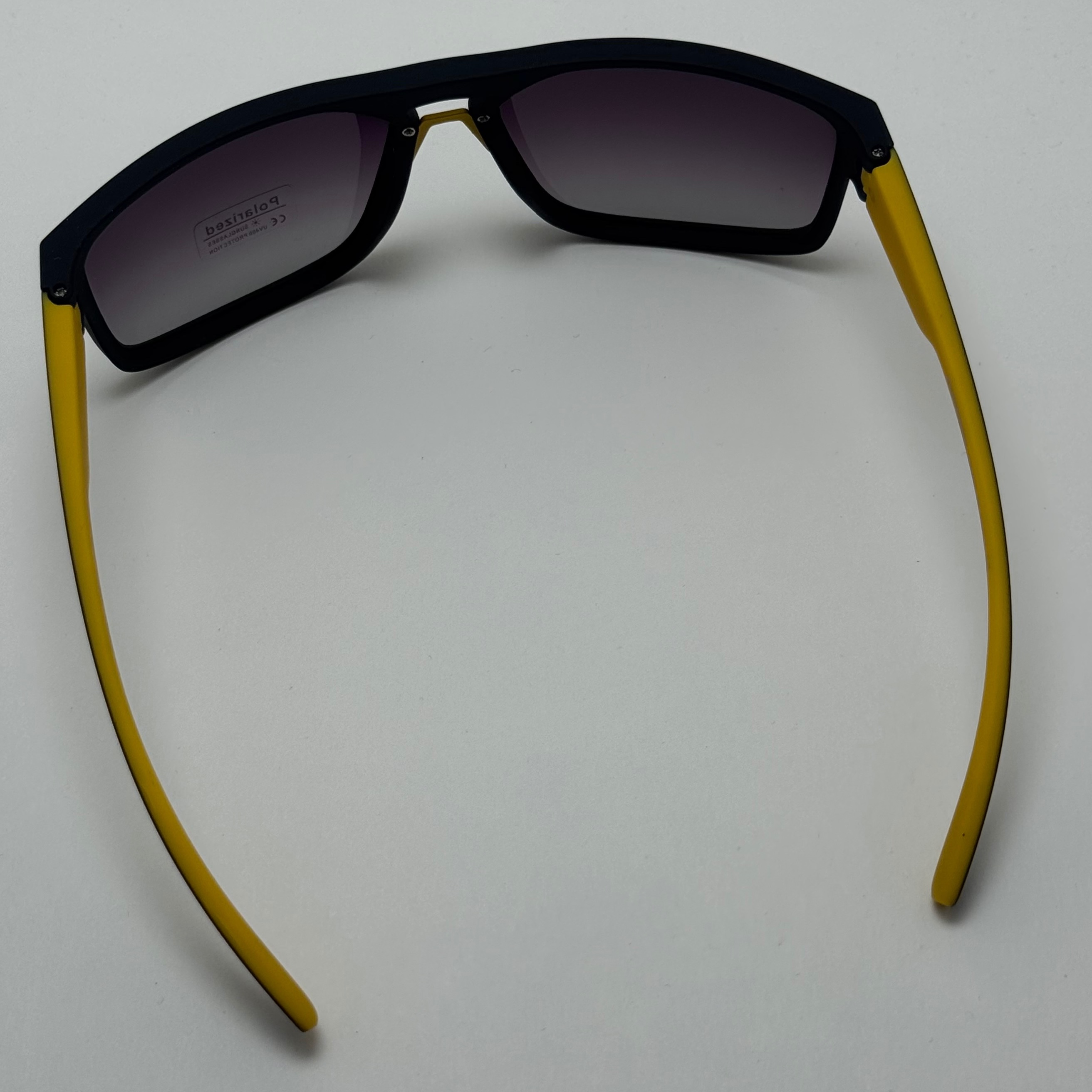 عینک آفتابی پلاریزه اسپرت کررا CARRERA مشکی زرد مناسب رانندگی به همراه کاور پارچه ای و دستمال نانو مخصوص کد 2202 (ارسال
