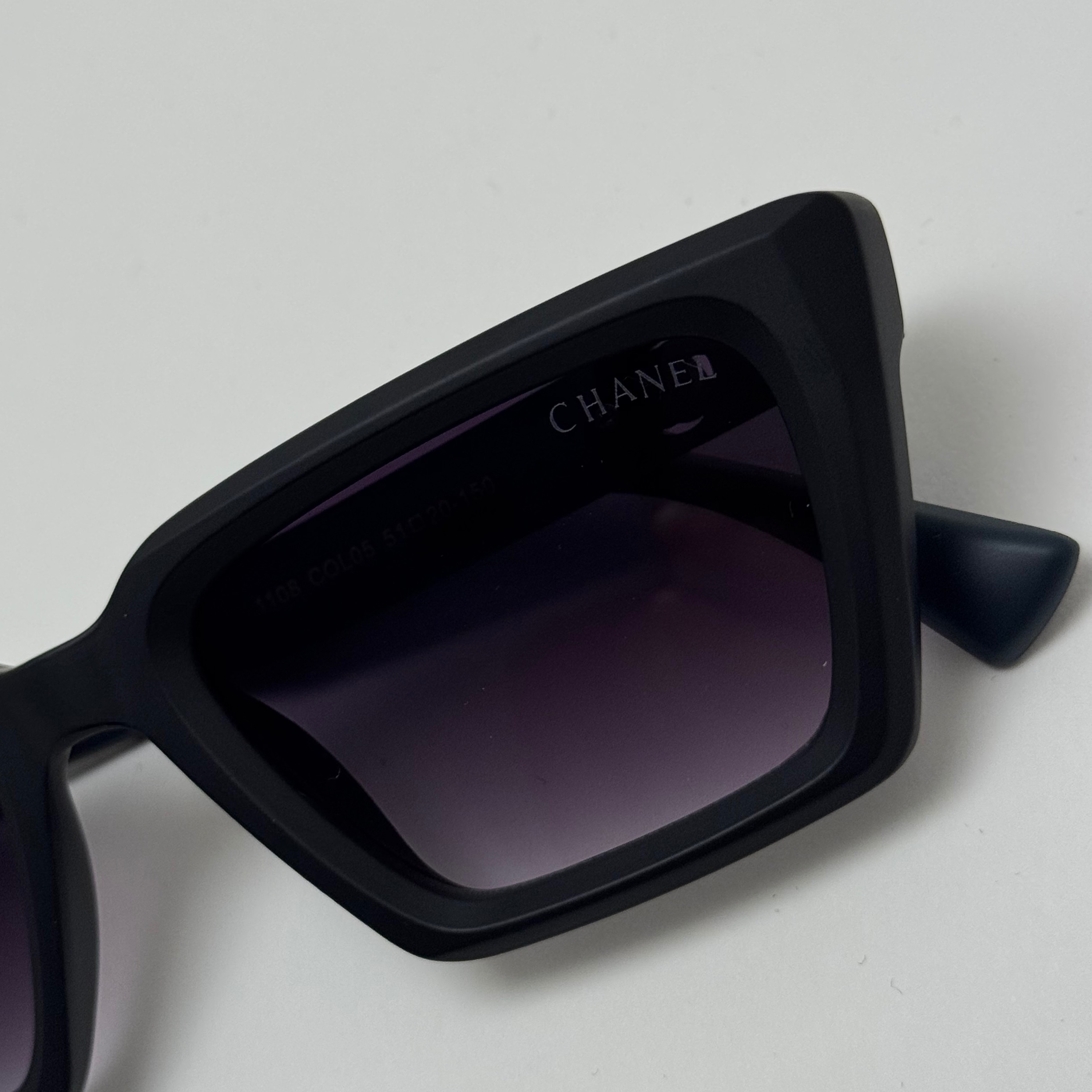 عینک آفتابی زنانه شنل CHANEL مشکی دسته سبز کد رفرنس 1108 - کیفیت مستر - لولا دوبل (ارسال رایگان)