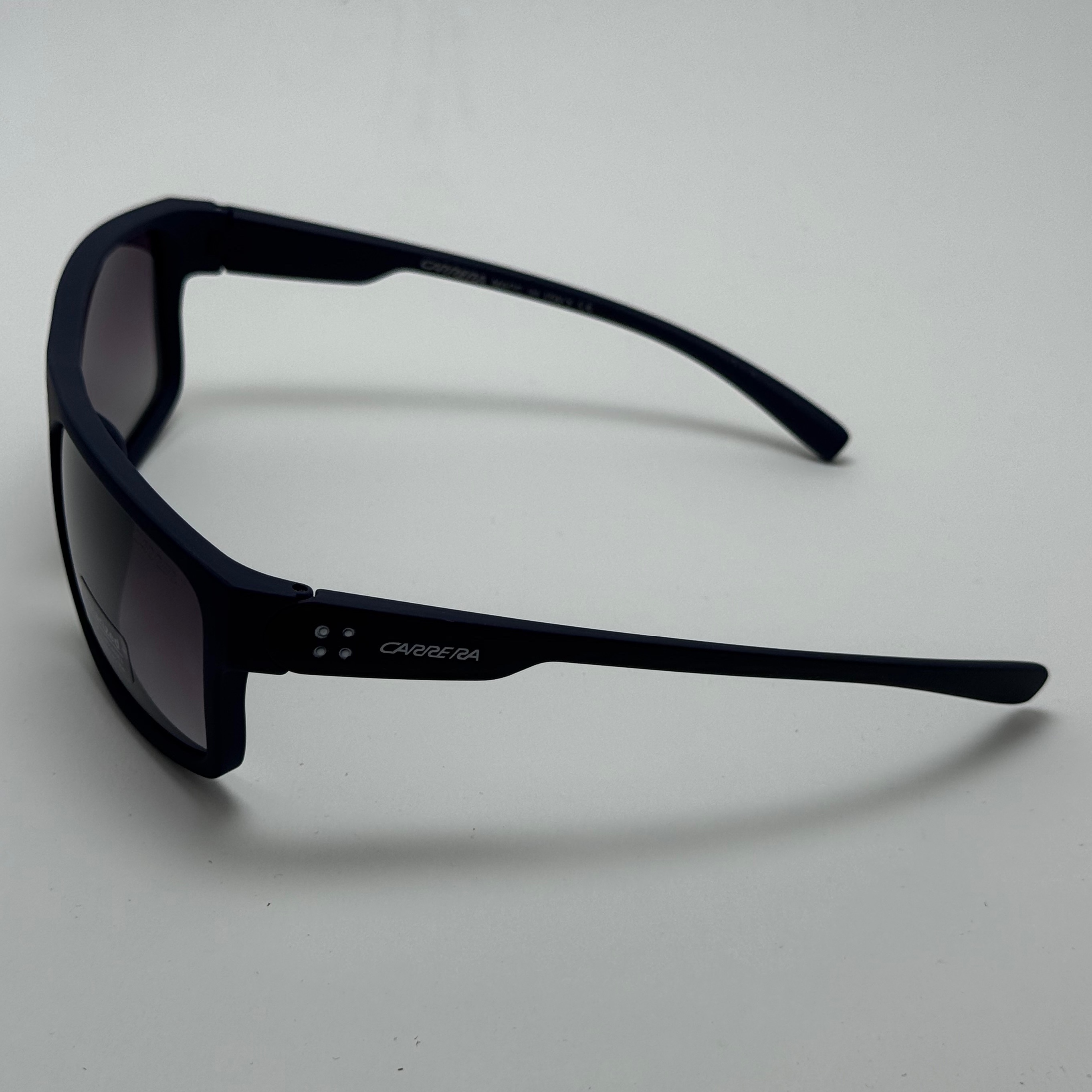 عینک آفتابی پلاریزه اسپرت کررا CARRERA آبی نفتی مناسب رانندگی به همراه کاور پارچه ای و دستمال نانو مخصوص کد 2202 (ارسال