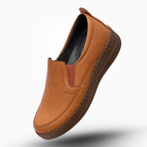 کفش زنانه طبی دست دوز مدل گلی رنگ عسلی(همراه با کفی طبی و خارپاشنه) (پس کرایه)