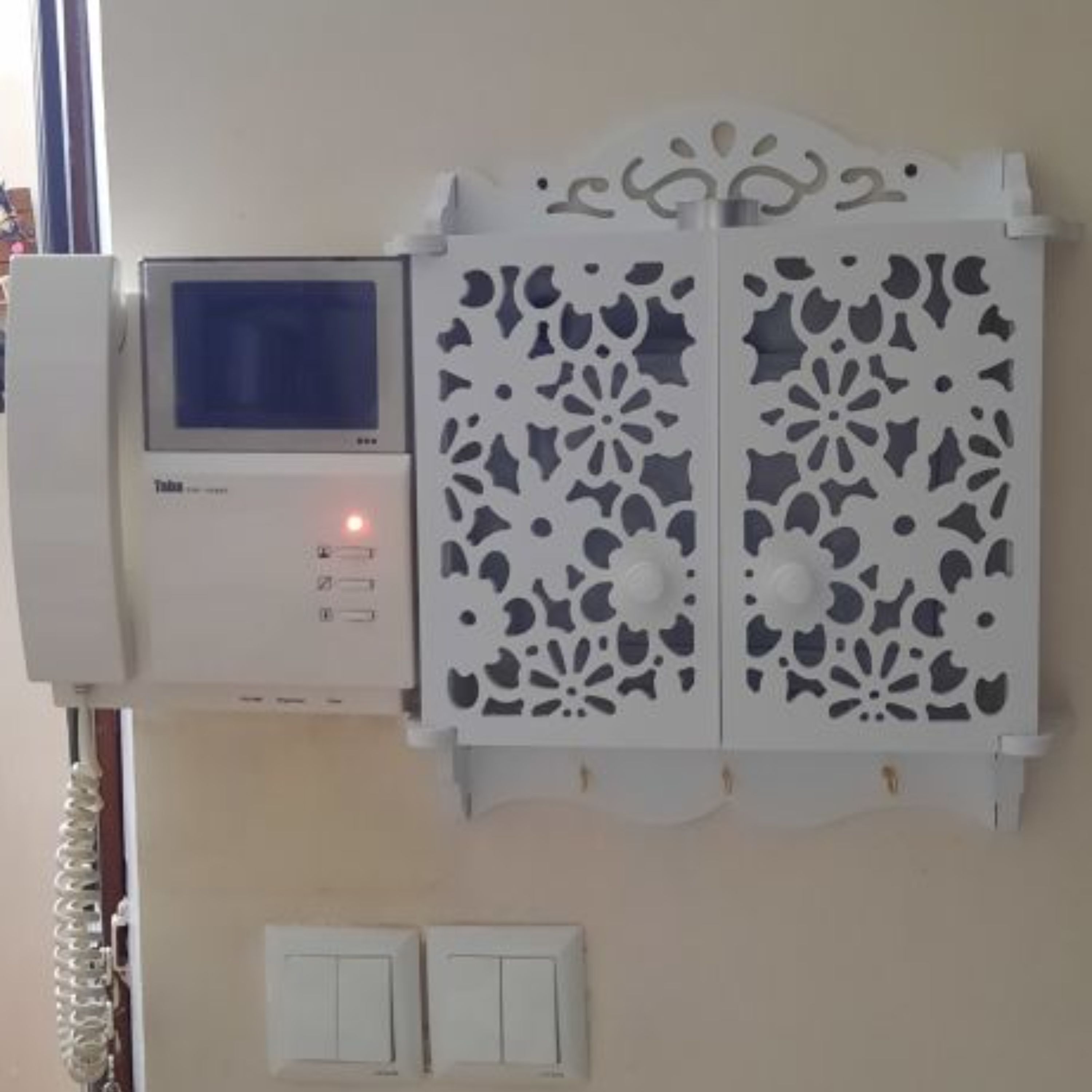 شلف دیواری محافظ فیوز خونه خاص مدل Flower سفید
