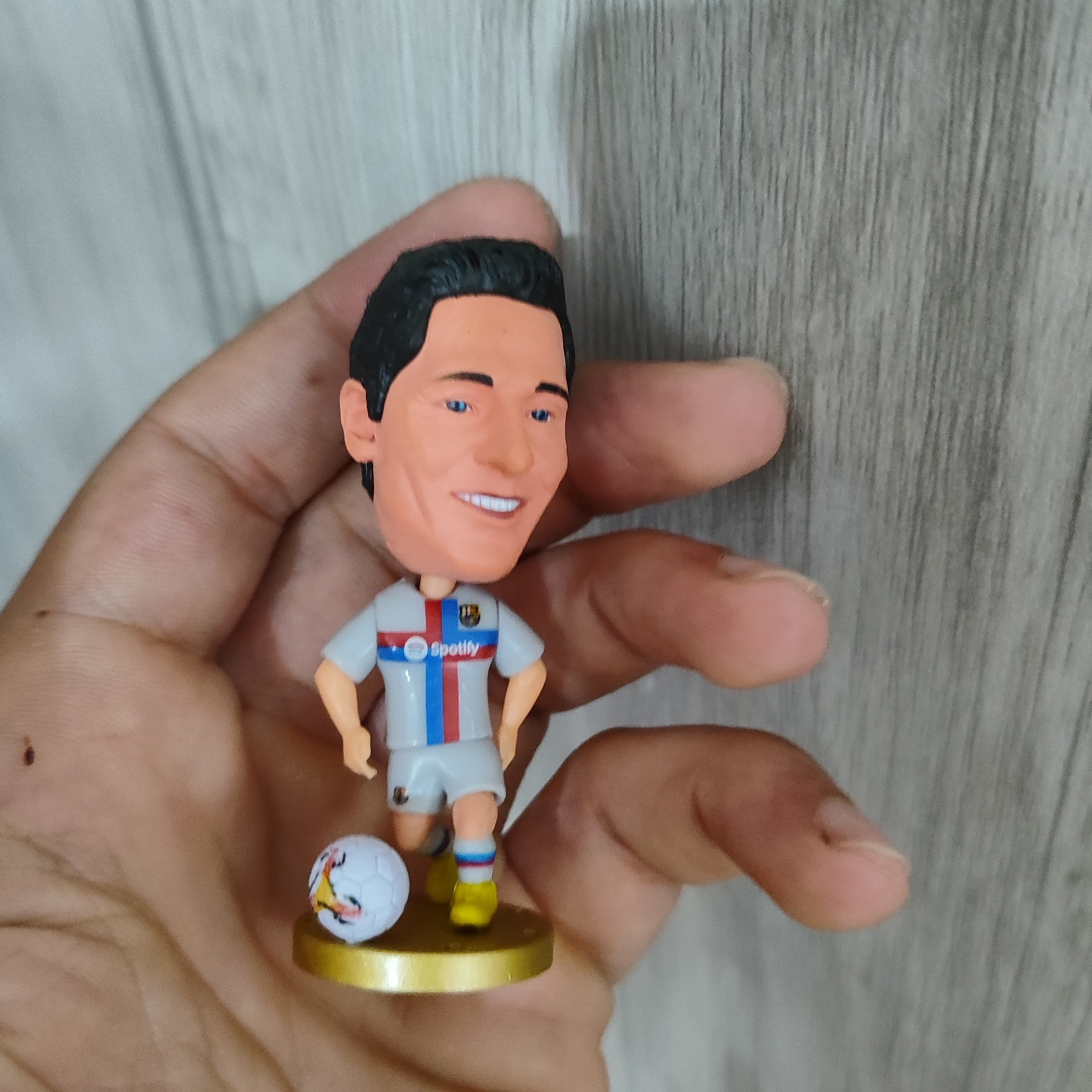 اکشن فیگور فوتبالی ساکروی لوادونسکی بارسلونا soccerwefigures