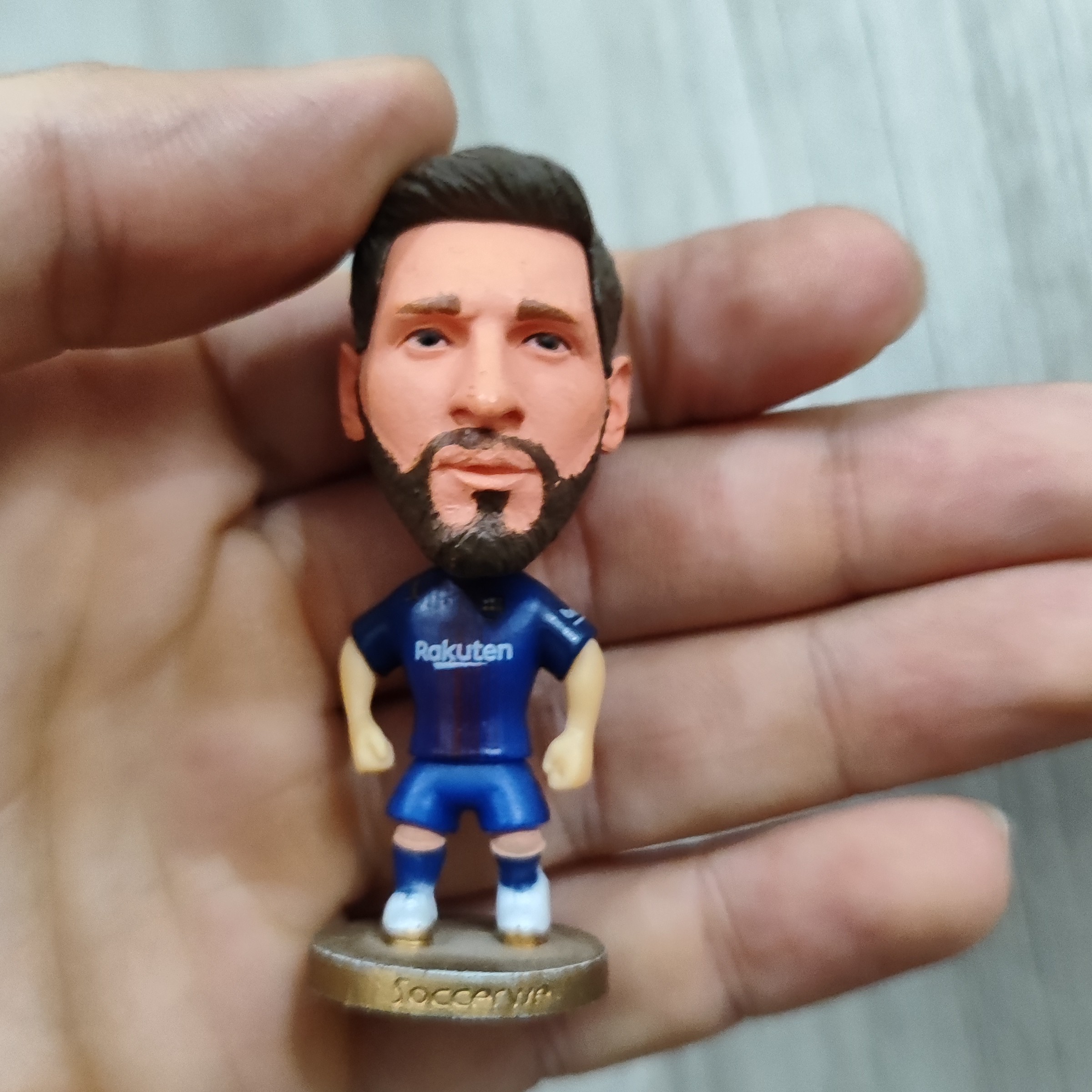 اکشن فیگور فوتبالی لیونل مسی بارسلونا ساکروی soccerwefigures