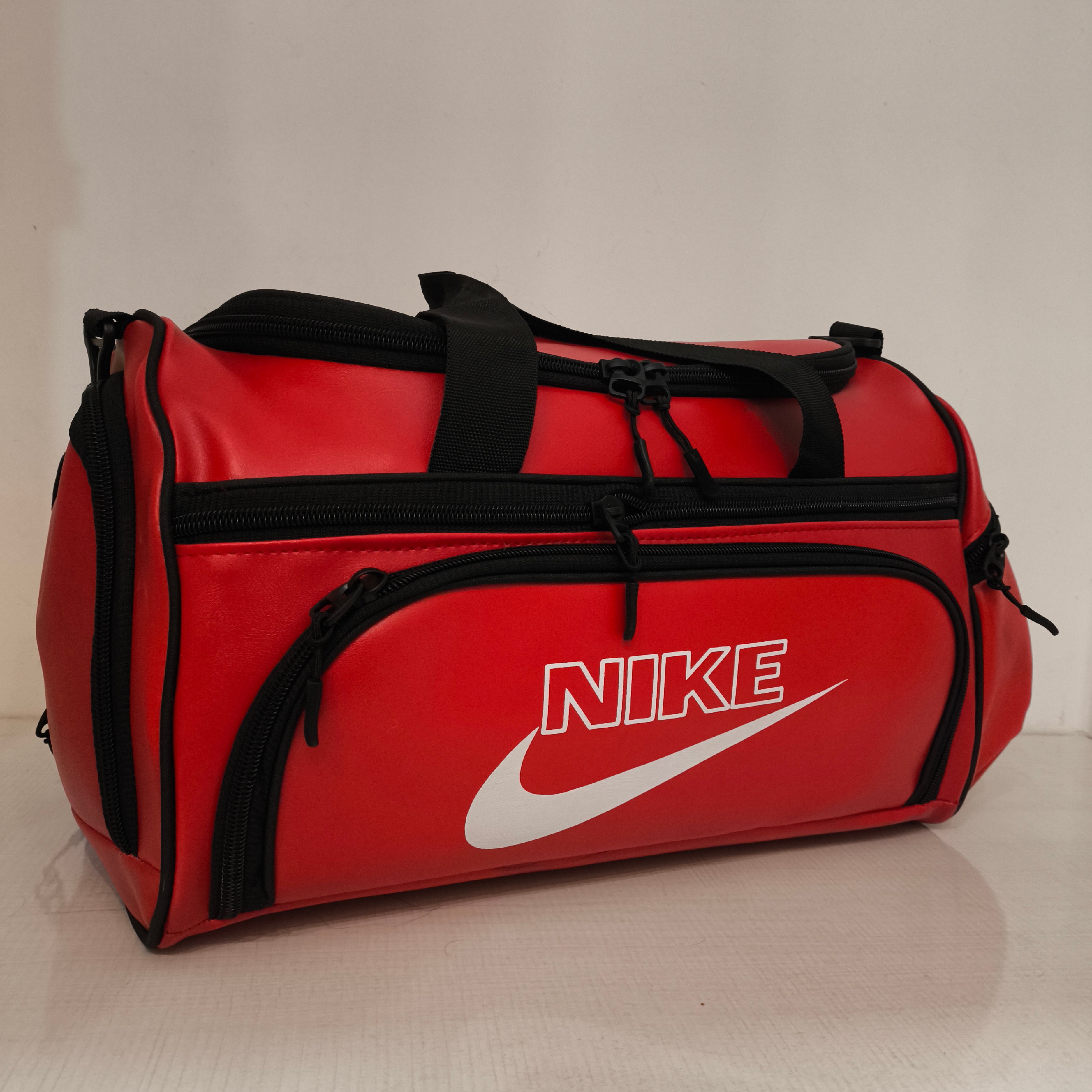 ساک ورزشی برند Nike ،جاکفشی دار(پس کرایه)