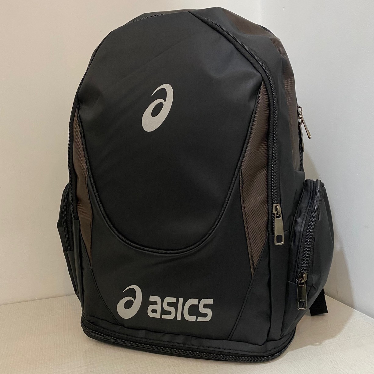 کوله حرفه ای ورزشی برند asics،جاکفشی دار،(پس کرایه)