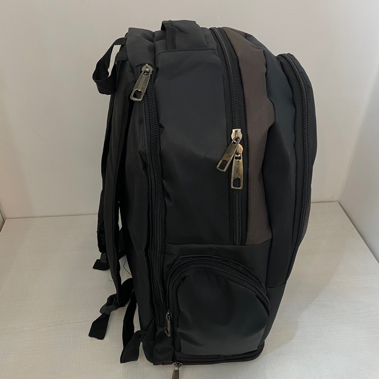 کوله حرفه ای ورزشی برند asics،جاکفشی دار،(پس کرایه)
