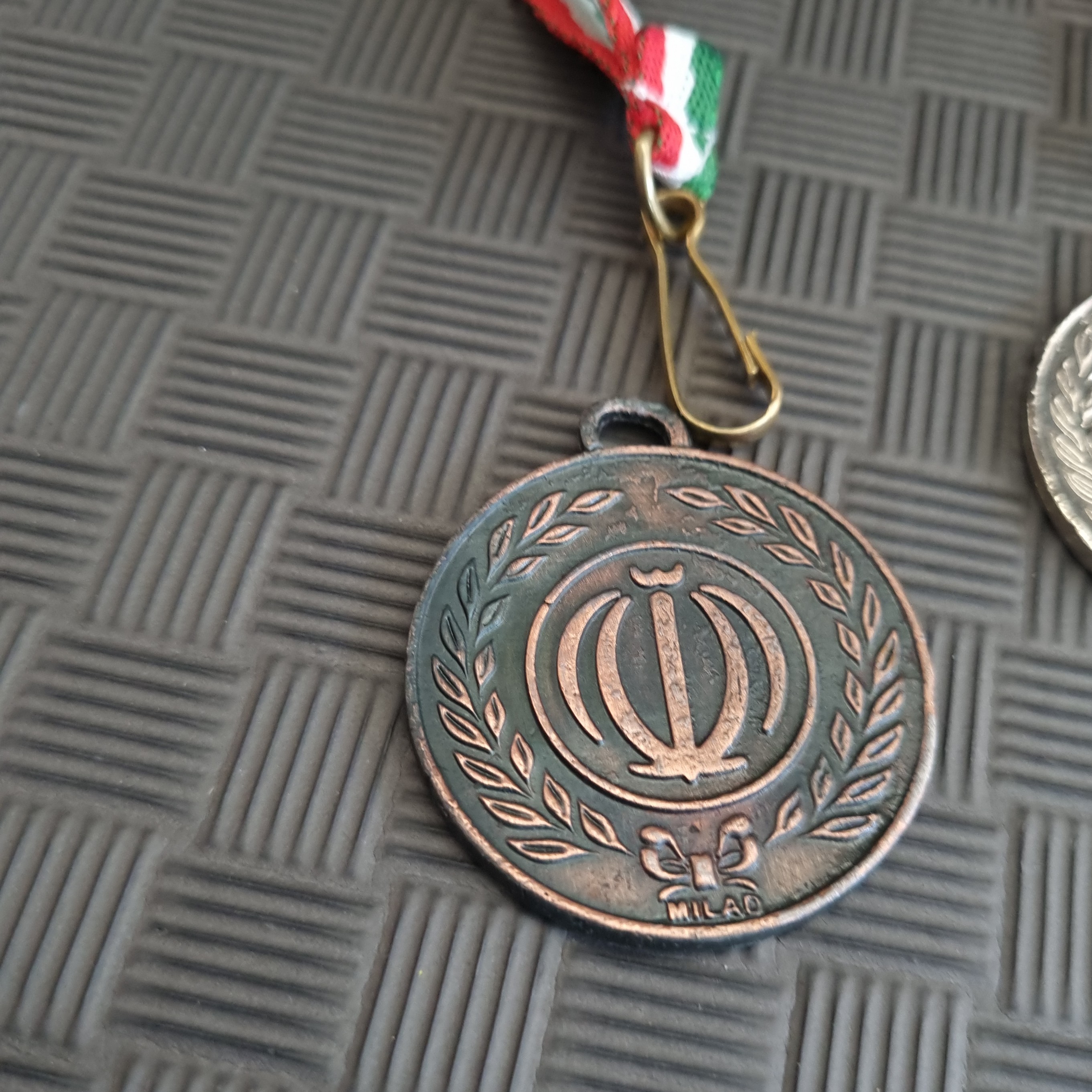مدال همگانی همراه بند