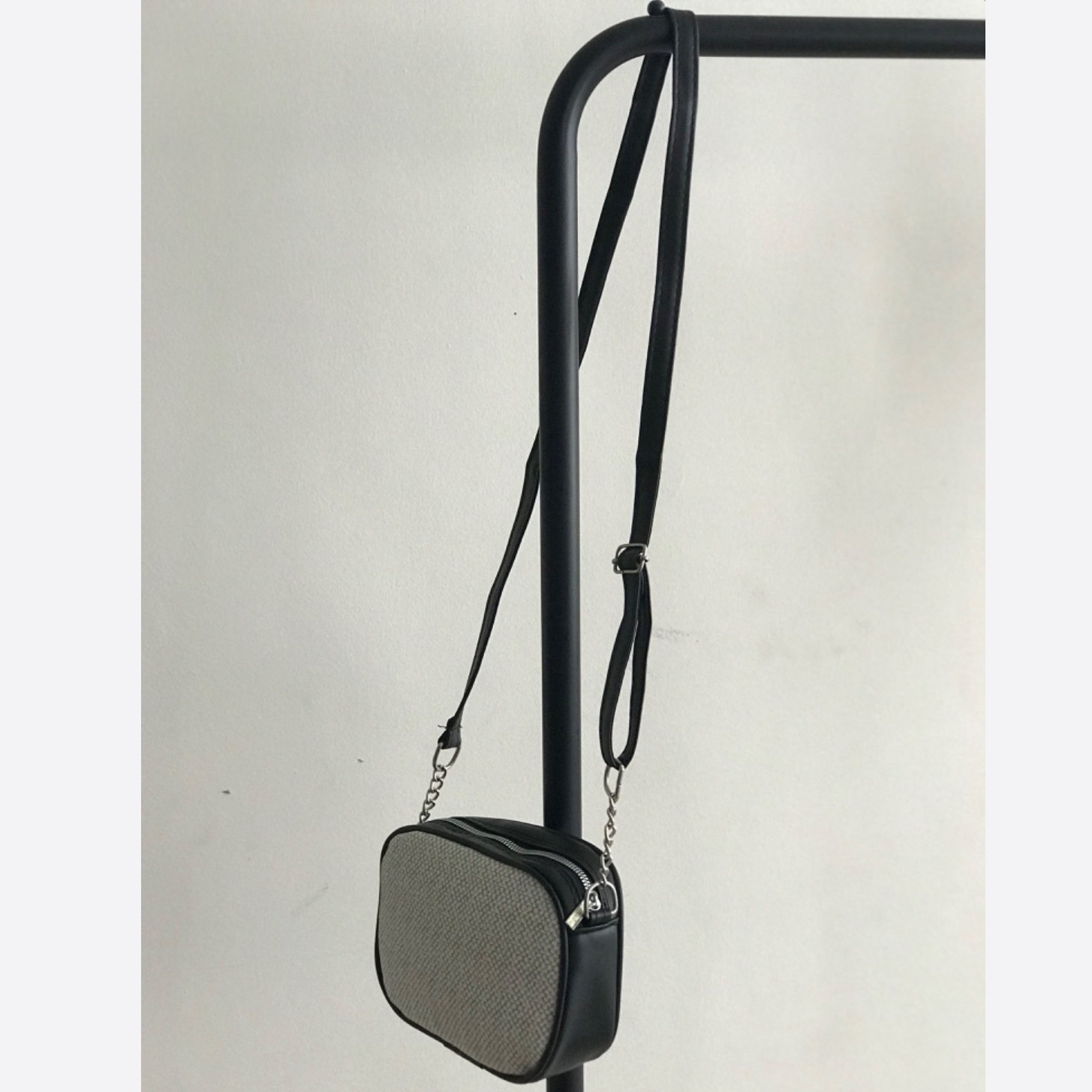 کیف زنانه دوشی طرح کنف حراجی