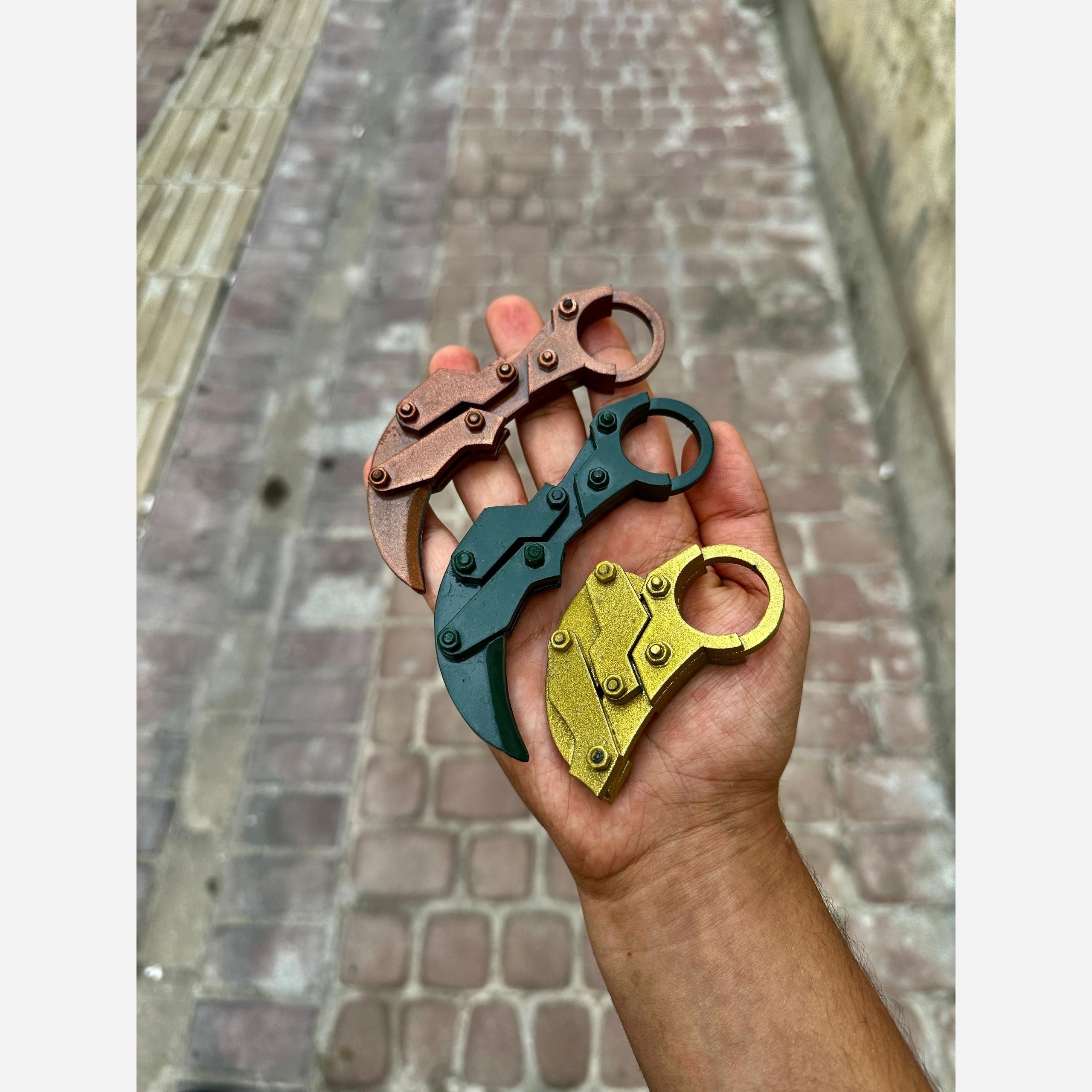 چاقو کارامبیت