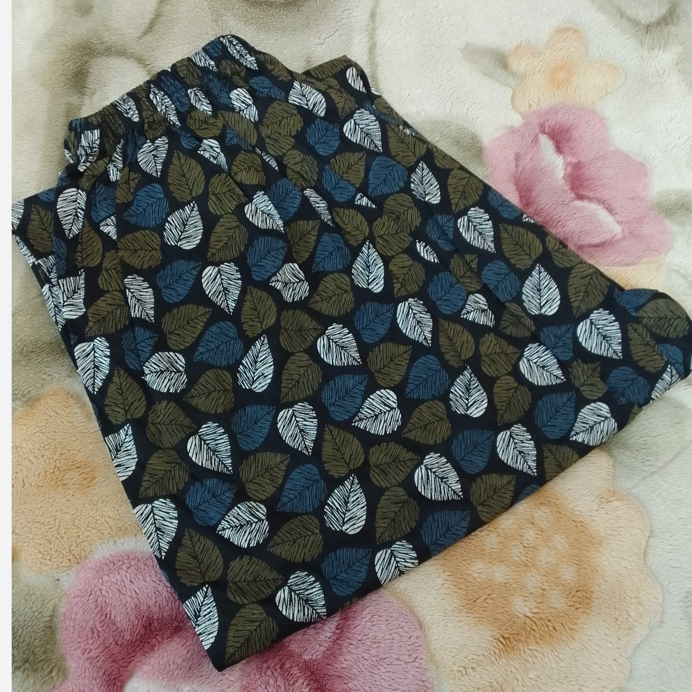 پک چهار عددی عمده شلوار زنانه راحتی جنس تمام نخی فری سایزه از 38 تا سایز 50 میخوره جنس عالی شلوار 100 با ارسال رایگان