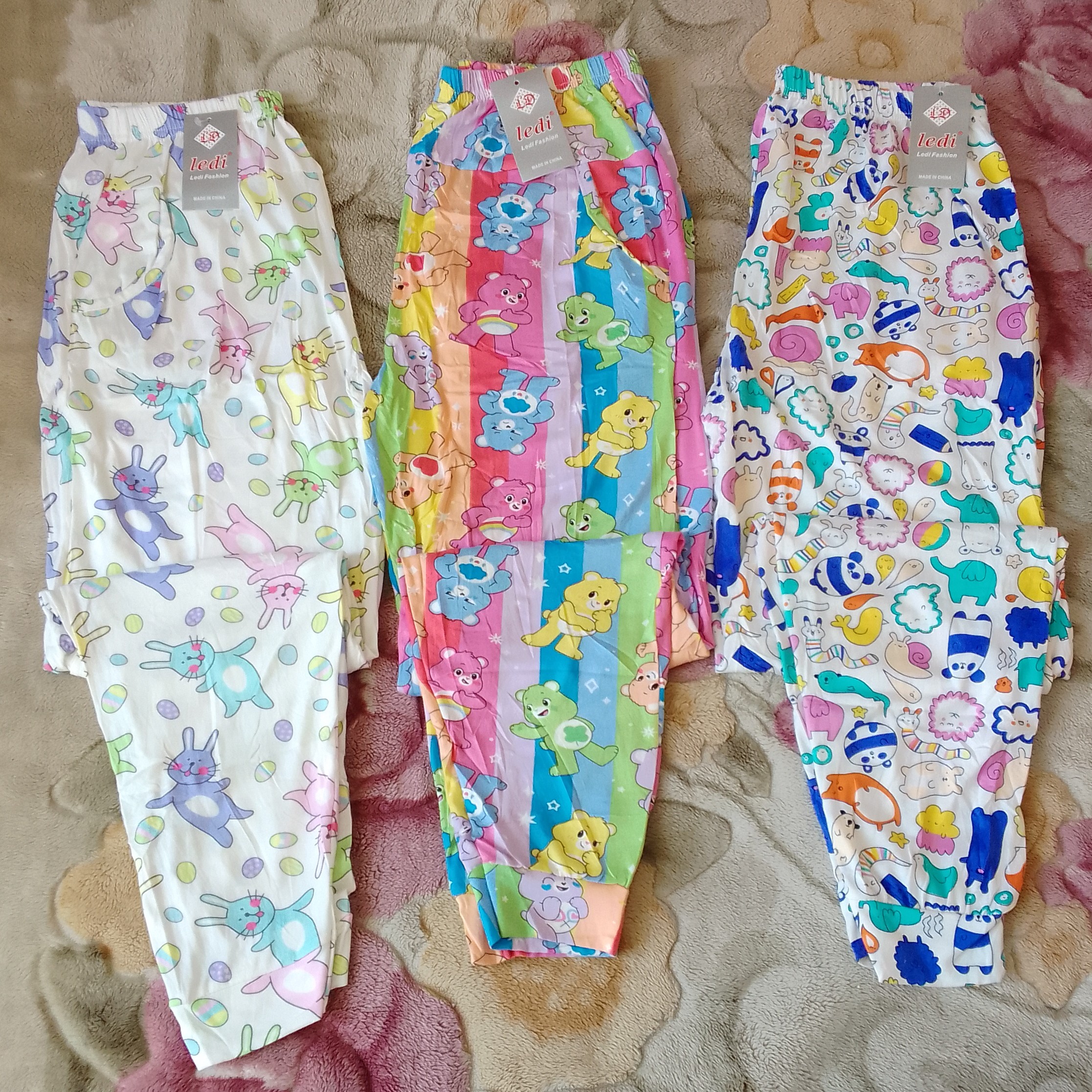 شلوار گیاهی زنانه خارجی مارک لیدی سایز بزرگ فری سایزه فول کشه از سایز42 تاسایز 55 میخوره به هر سایزی راحت ارسال رایگان