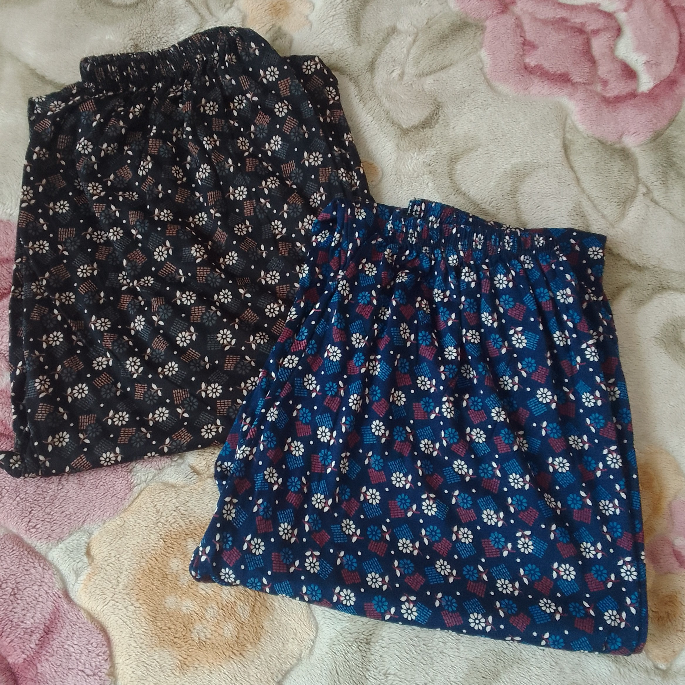 پک 2 تایی شلوار زنانه جنس نخی طرح فروش ویژه عمده فری سایزه از سایز 40 تاسایز 50 میخوره به هر سایزی راحت با ارسال رایگان