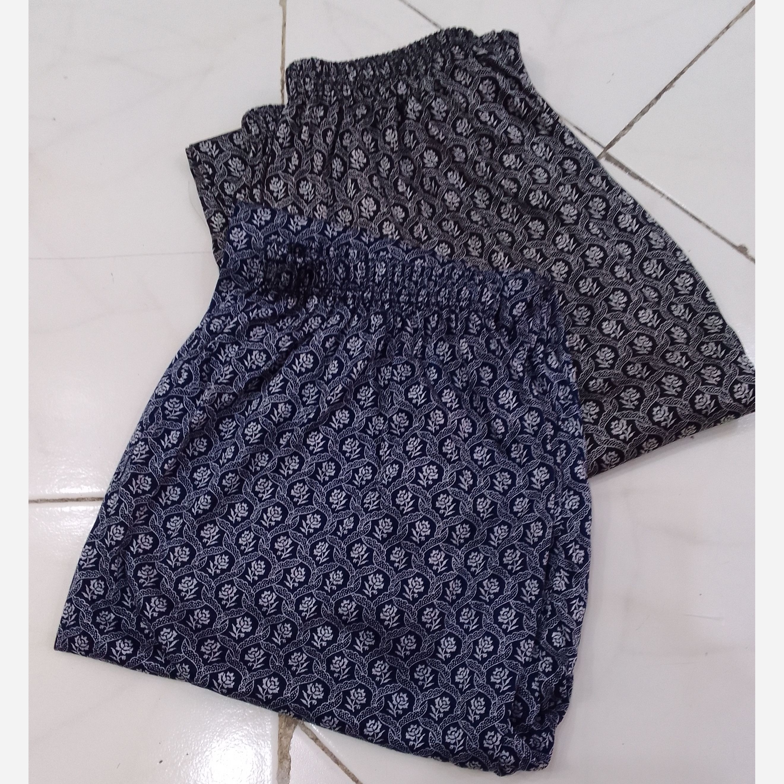 پک 2 تایی شلوار زنانه جنس نخی طرح فروش ویژه عمده فری سایزه از سایز 40 تاسایز 50 میخوره به هر سایزی راحت با ارسال رایگان