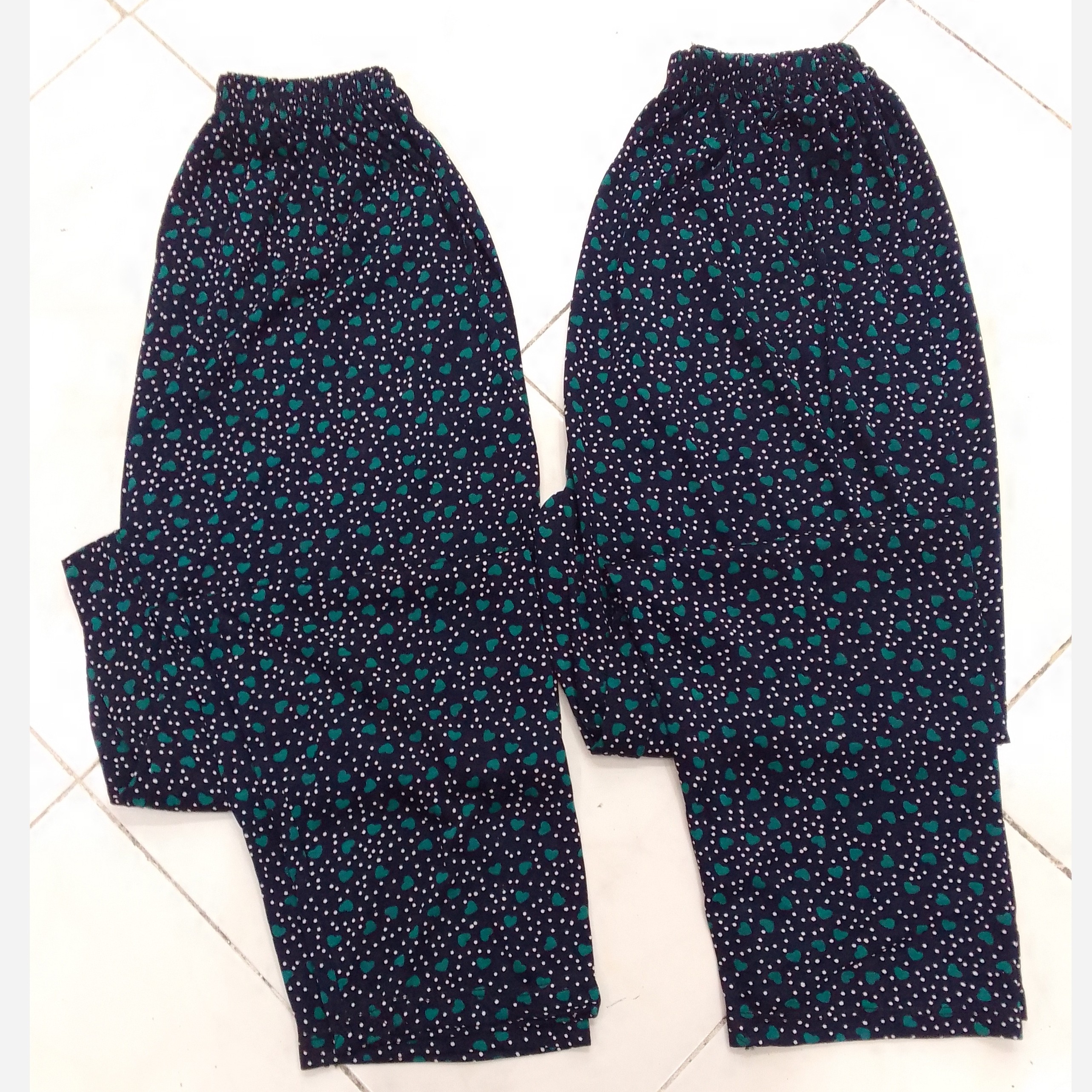 پک 2 تایی شلوار زنانه جنس نخی طرح فروش ویژه عمده فری سایزه از سایز 40 تاسایز 50 میخوره به هر سایزی راحت با ارسال رایگان