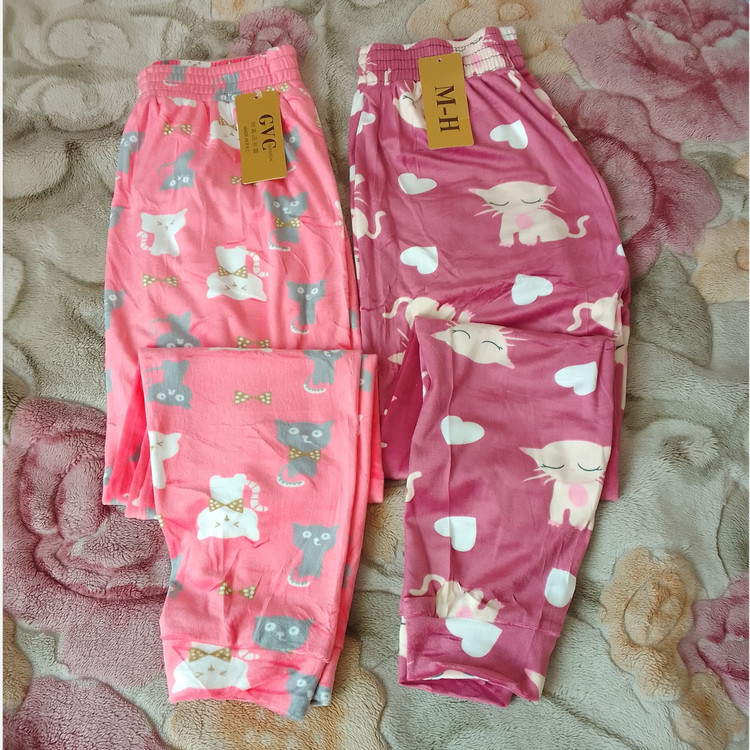 شلوار مخمل زنانه خارجی اصل طرح عروسکی ضخیم عالی فری سایزه فول کشه از سایز 42 تا سایز 50 میخوره به راحتی ارسال رایگان