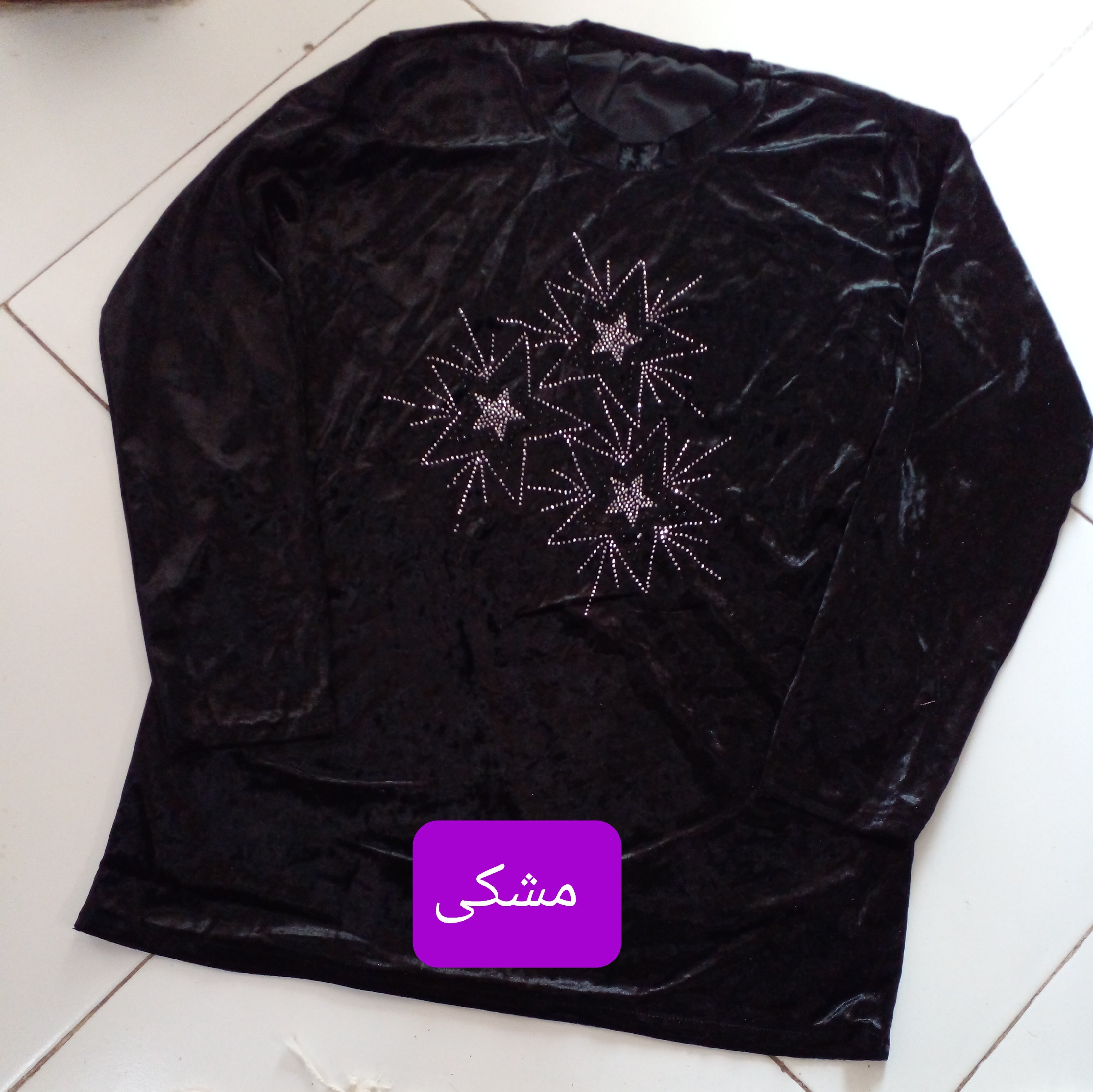 بلوز زنانه مخمل خارجی جنس کیفیت عالی فری سایز فول کشه از سایز 40 تاسایز 48 میخوره به راحتی رنگبندی مختلف ارسال رایگان