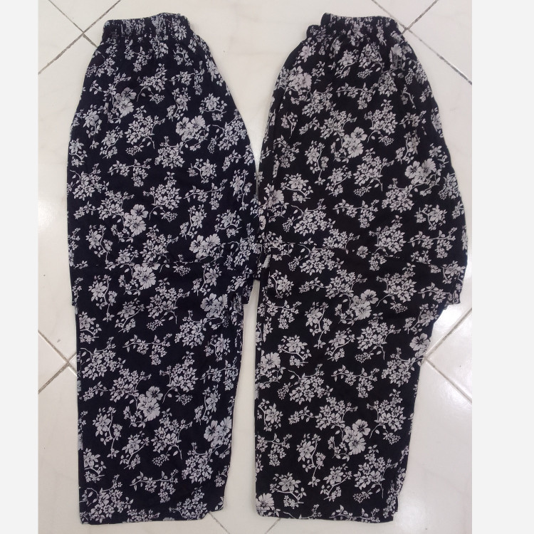 شلوار زنانه راحتی نخی تنخور نرم لطیف عالی فری سایز از 40 تاسایز58 و از دور کمر 80 تا 110 میخوره قد 100باارسال رایگان